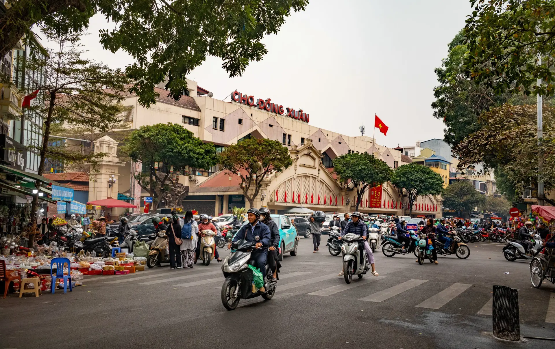 Dong Xuan Market Hanoi Shutterstock 2617645187 Small