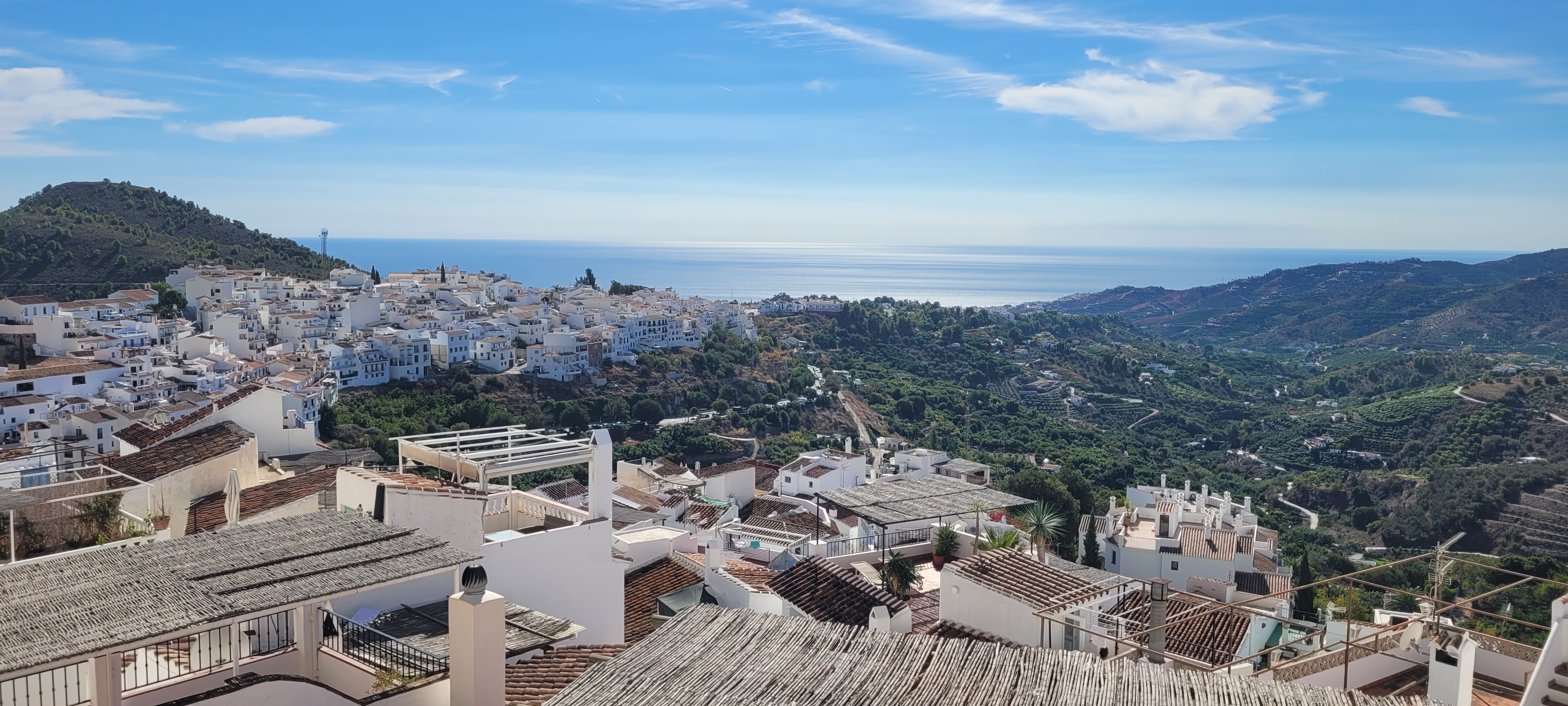 Udsigt til Middelhavet fra Frigiliana, som er en af Andalusiens hyggeligste bjergbyer