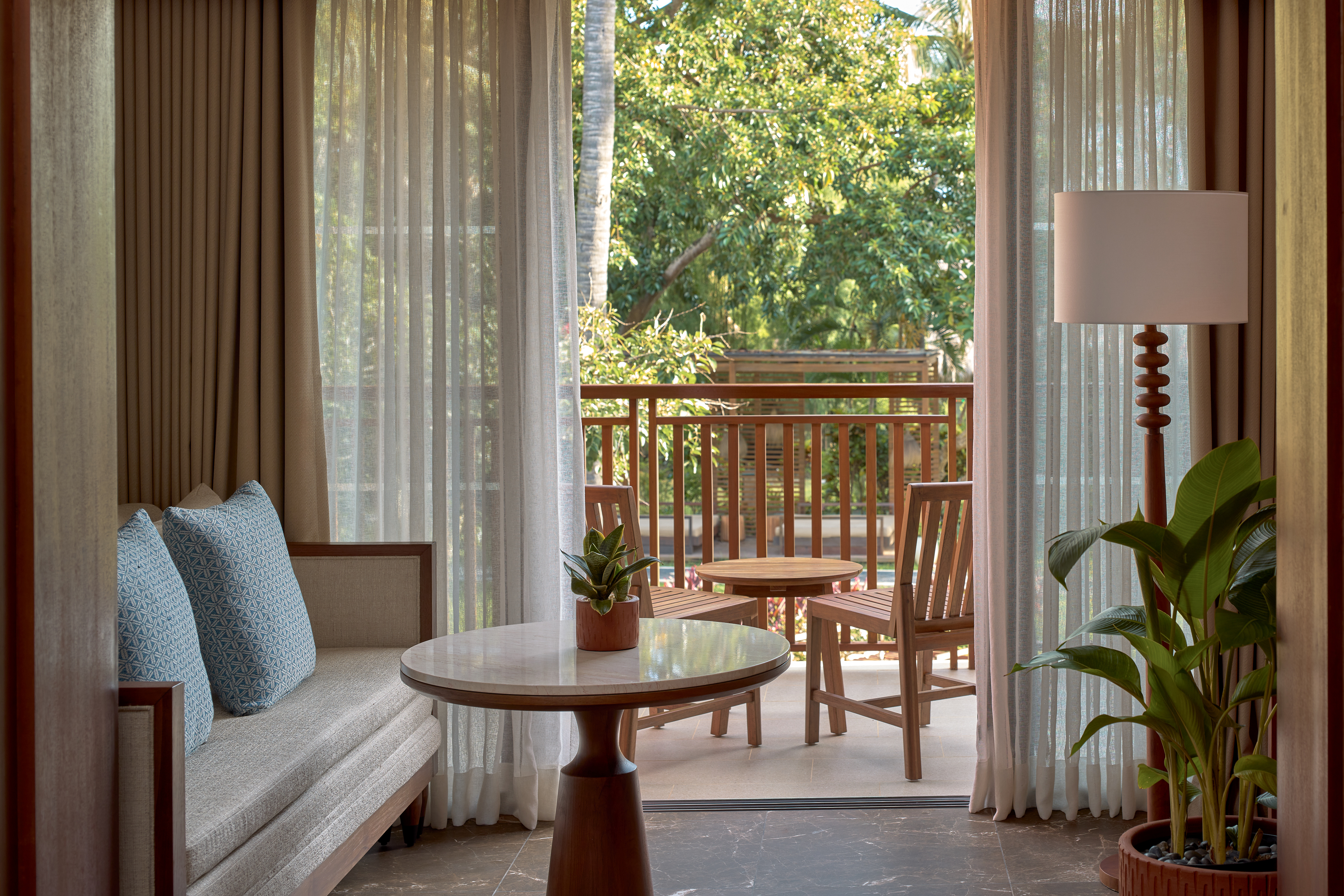 Junior Suite Garden View Living Room