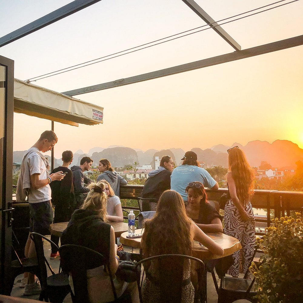 Aadi Tam Coc Rooftop Bar (2) (1)