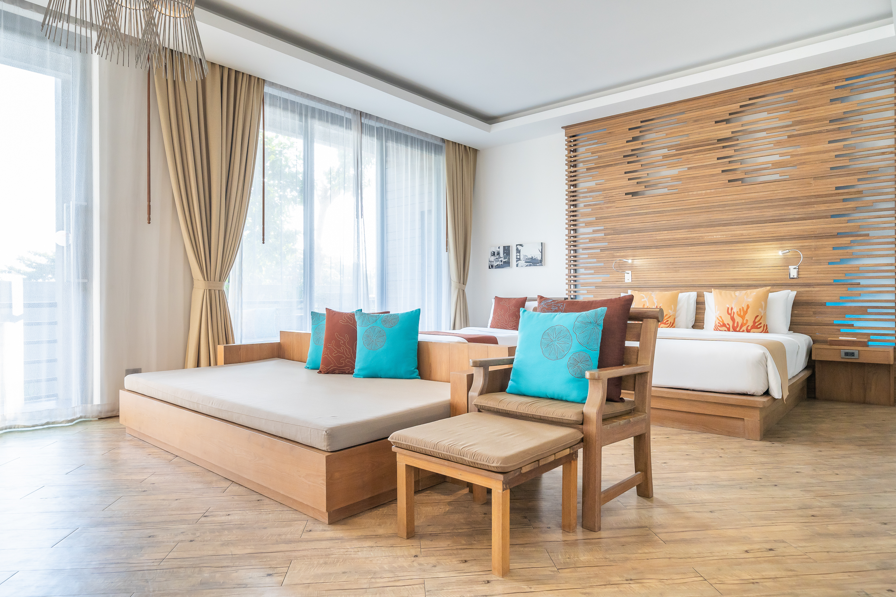 Family Room Bed & Sitting Area 1