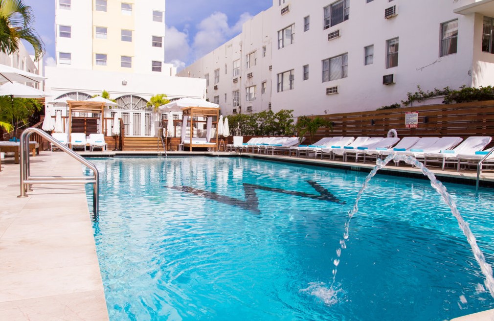 Marseilles Beachfront Pool