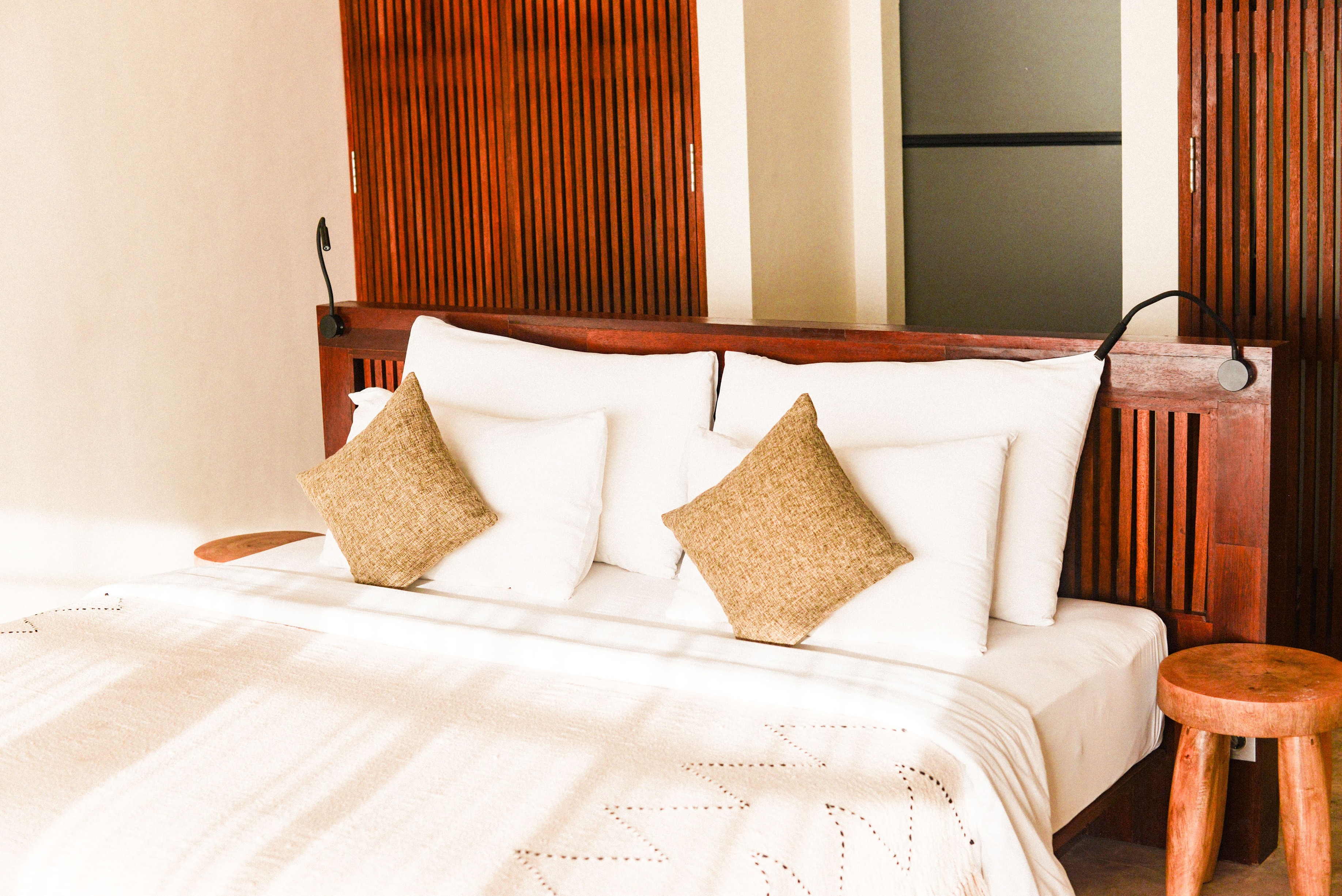 ZHC 105 SEPTEMBER 23 (43)