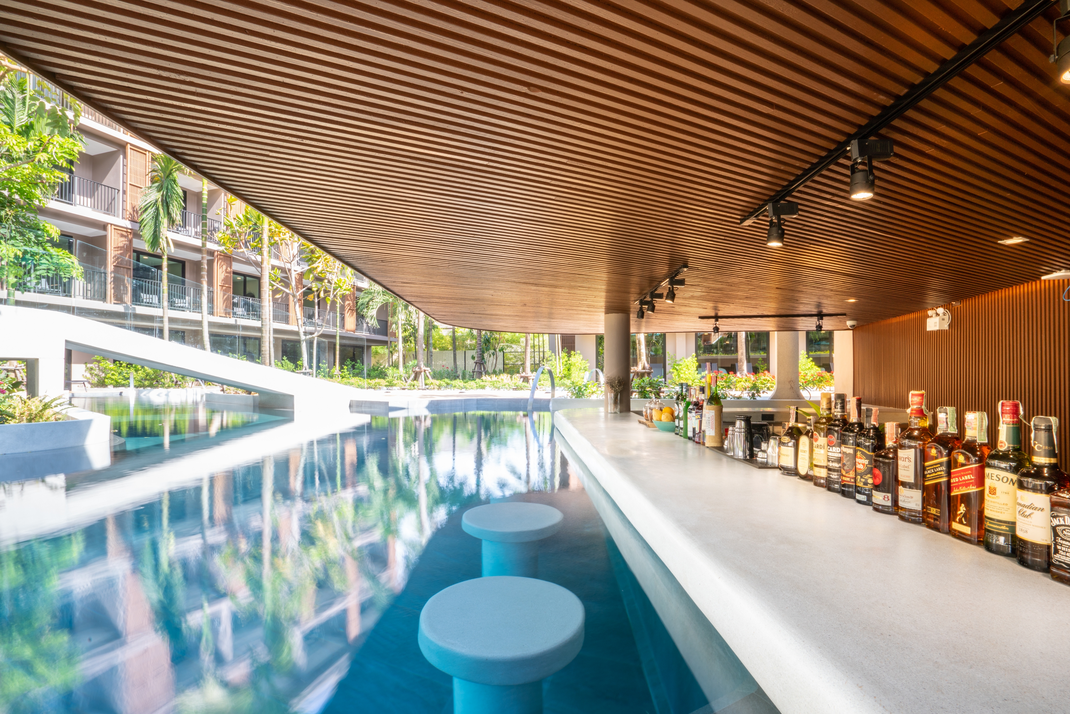 Flora Pool Bar 3