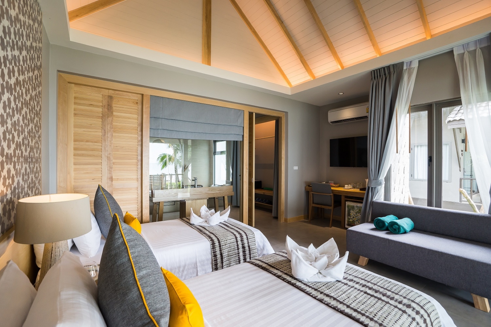 5.Beachfront Deluxe Villa 5