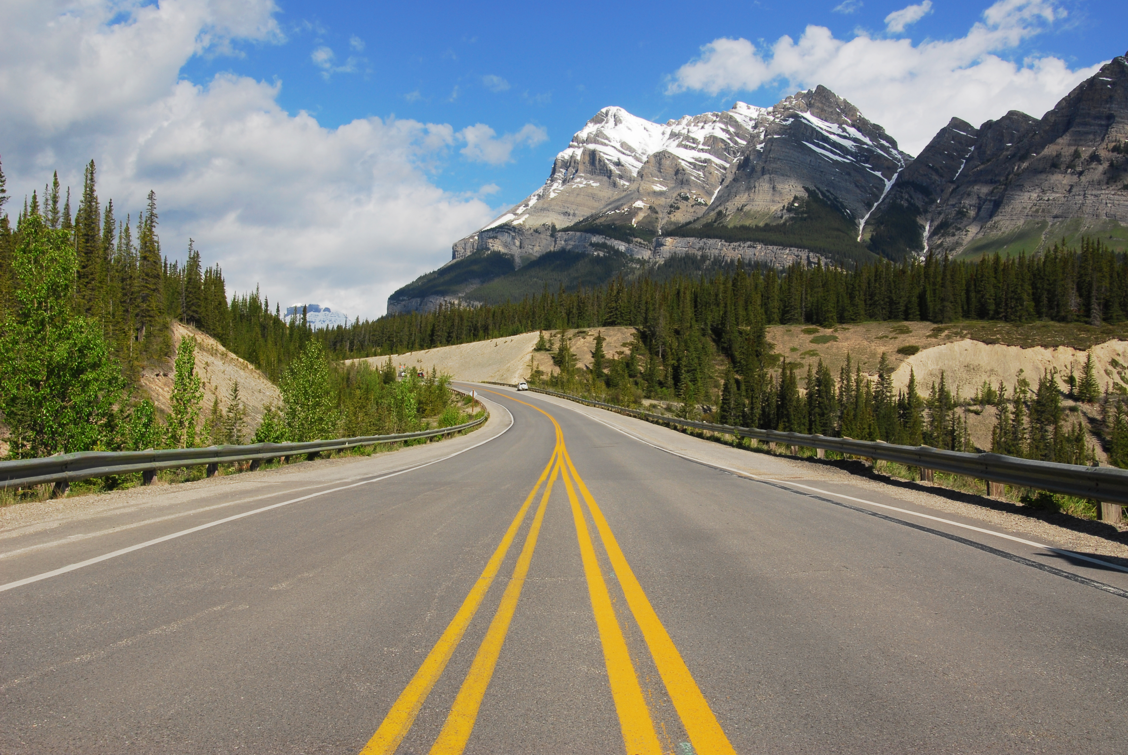 Shutterstock 39501103 Summer View Of Mountains And Road Near The Columbia Icefield In Jasper National Park, Alberta, Canada