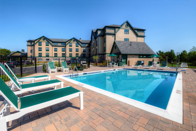 05 2 Amenities Outdoor Pool 1