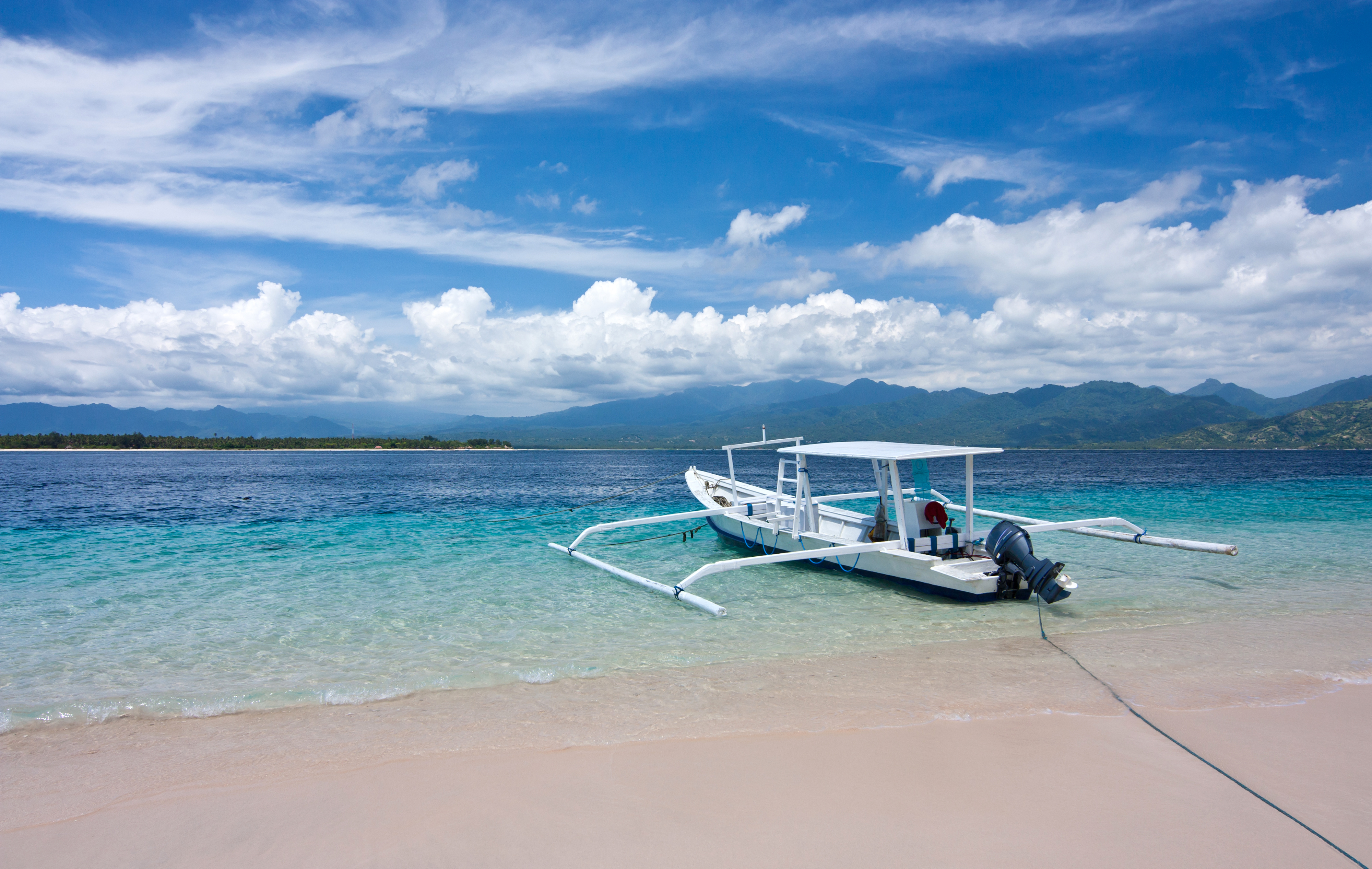 Gili Meno Med Kig Til Gili Air Shutterstock 1060843550