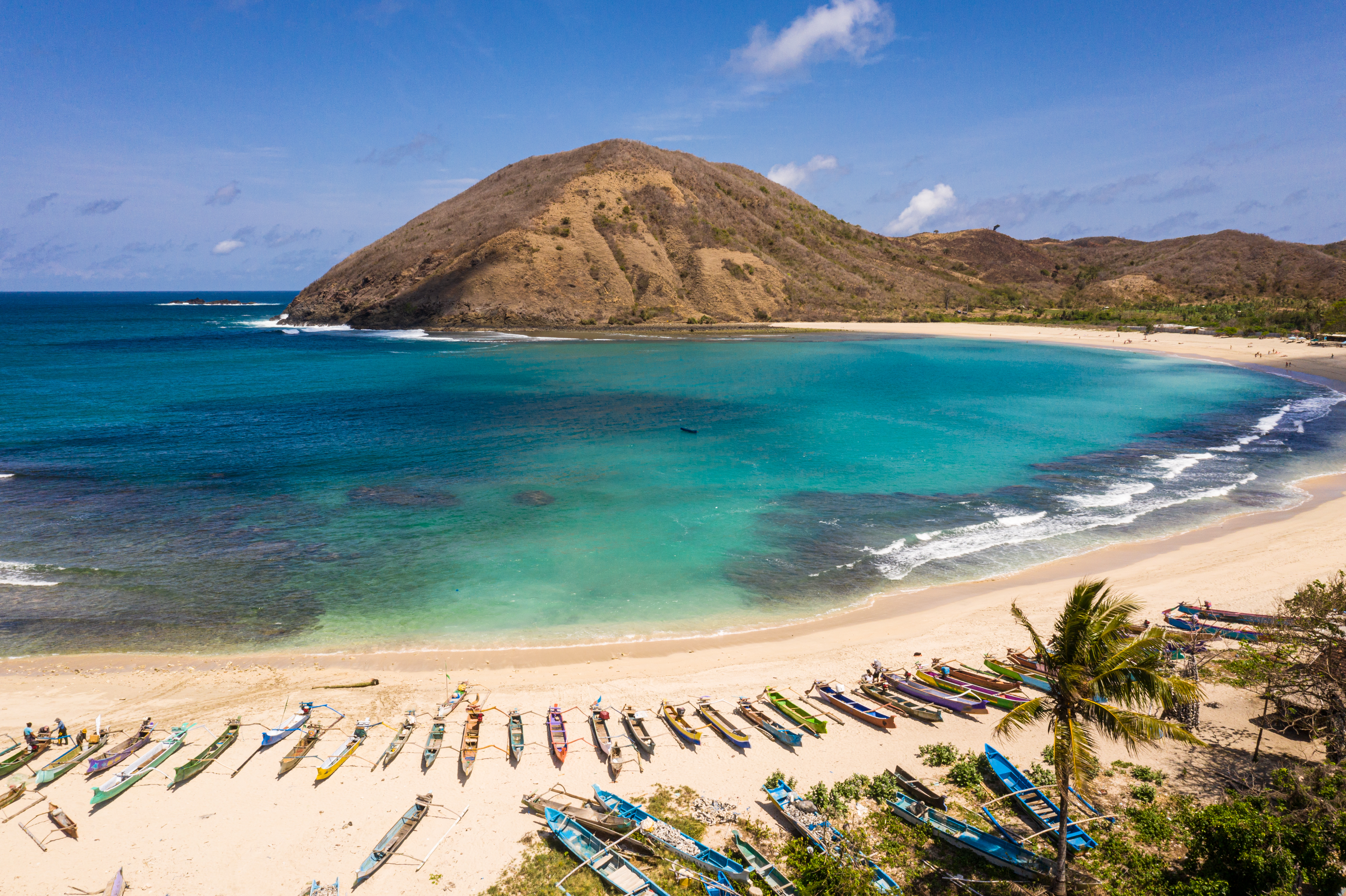 Shutterstock 1524162176 (Idyllic Mawun Beach In The Kuta Area Of South Lombok In Indonesia With Traditional Fisherman Boats.)