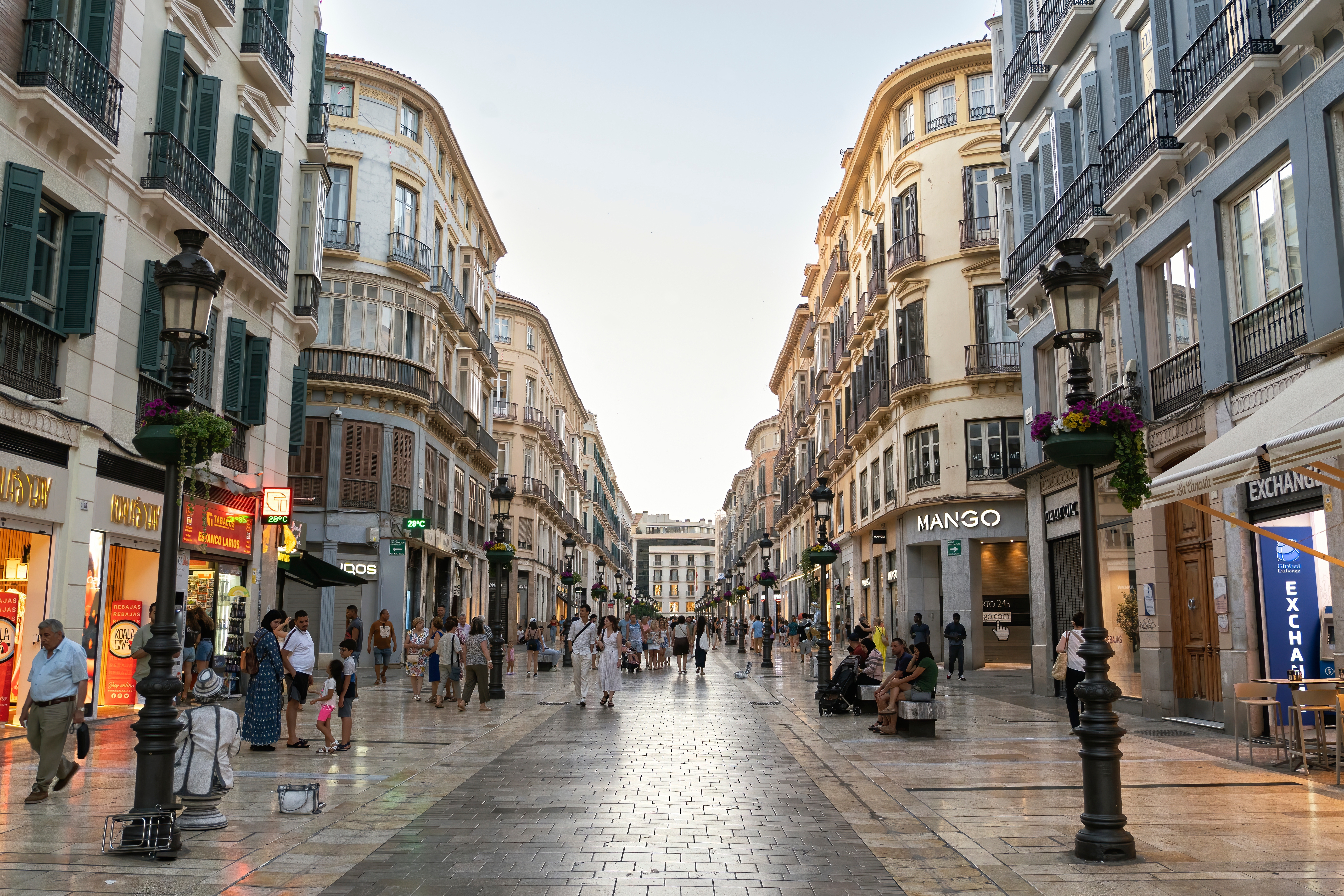 Calle Larios Malaga Shutterstock 2667622443 (1)