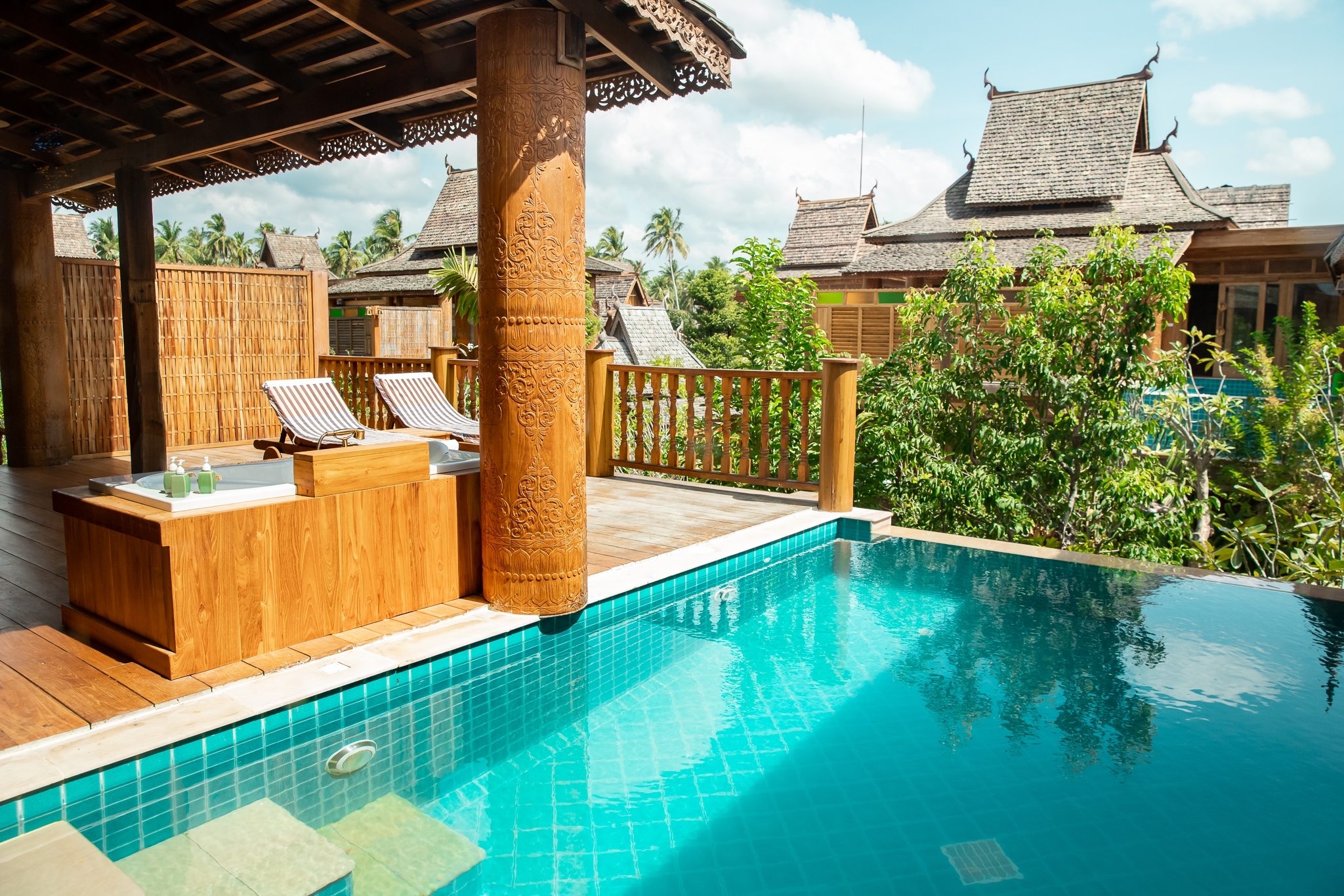 Deluxe Pool Suite 9