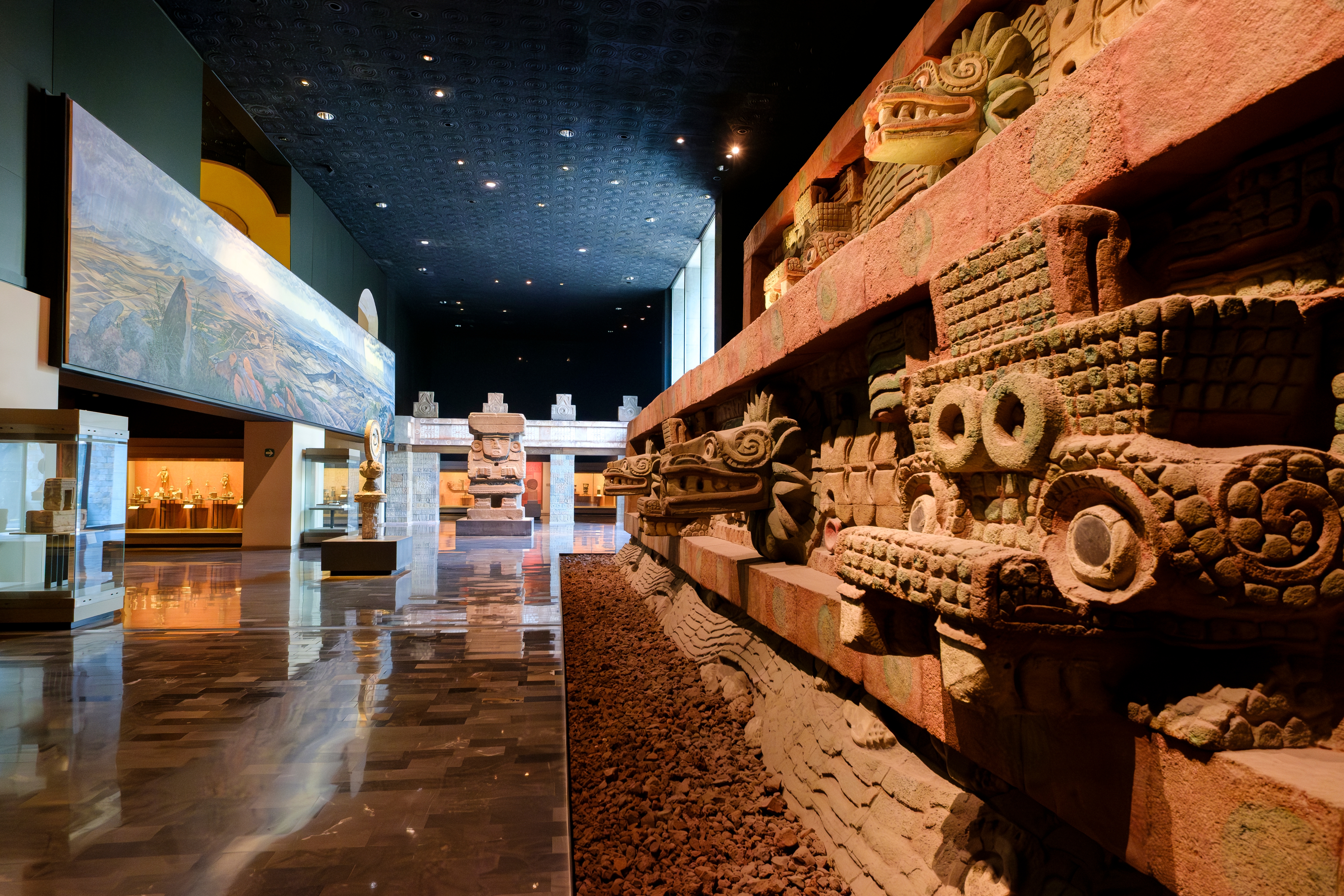 Mesoamerikanske skulpturer på museum i Mexico City, oplagt stop på byvandring