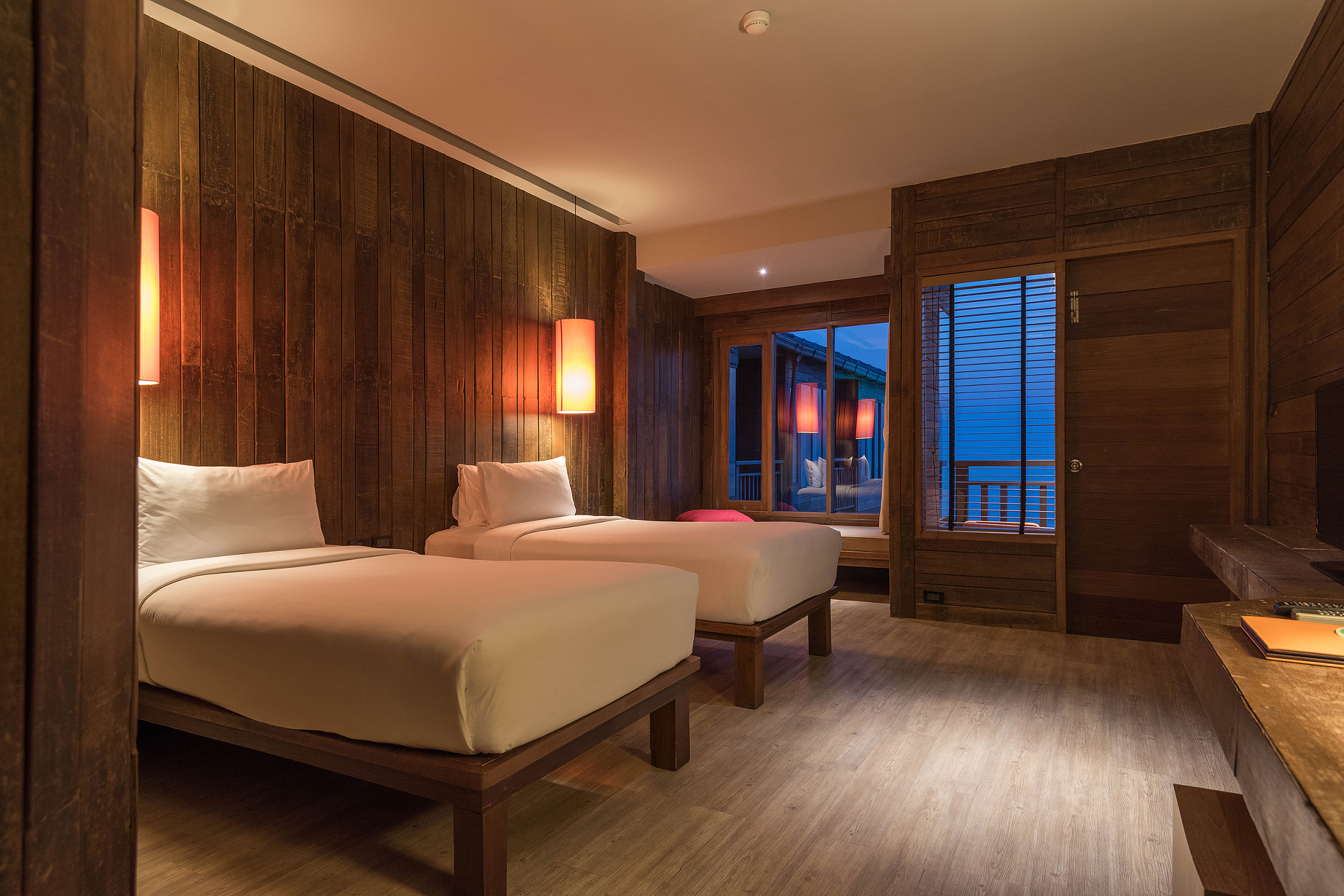 Deluxe Seaview Bed & Area With View